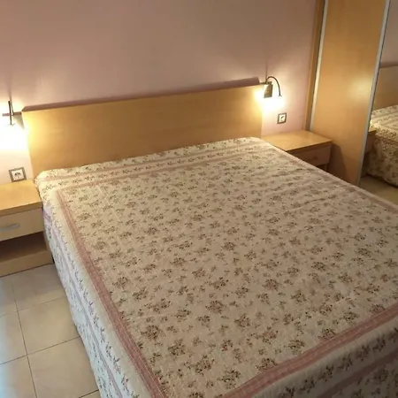 Private In Marina Holiday Club Πομόριε
